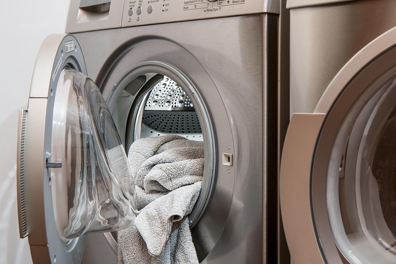 Laundry for Pet Owners: Dealing with Fur and Odors